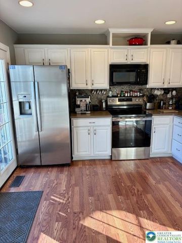 656 Honeysuckle Way, Pennsburg Boro, PA 18073