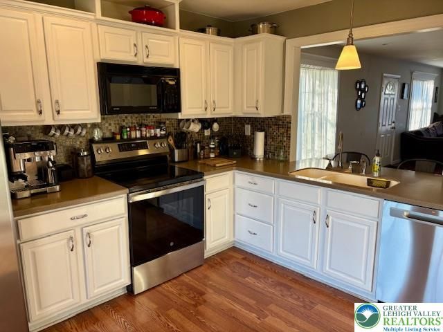 656 Honeysuckle Way, Pennsburg Boro, PA 18073