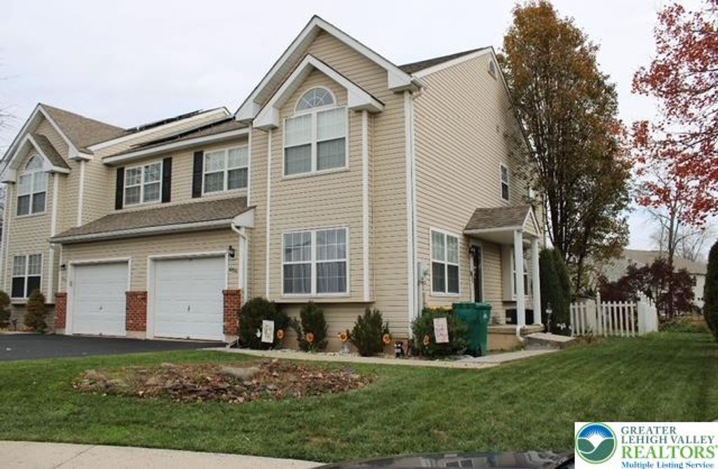 656 Honeysuckle Way, Pennsburg Boro, PA 18073