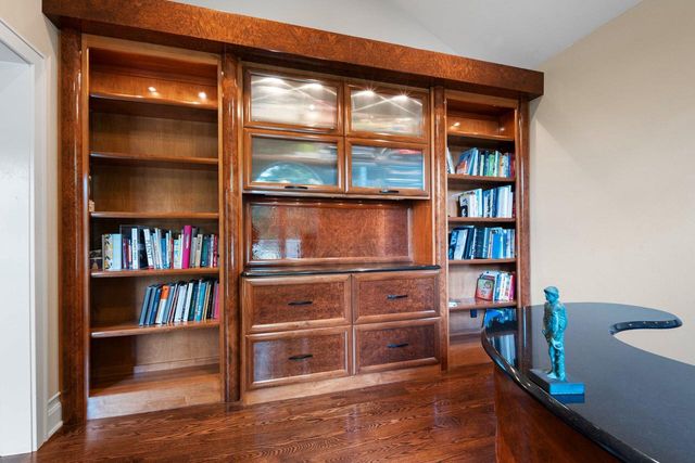 2101 Hunters Ridge COURT, Manitowoc, WI 54220