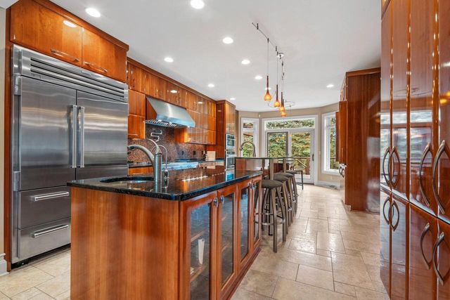 2101 Hunters Ridge COURT, Manitowoc, WI 54220