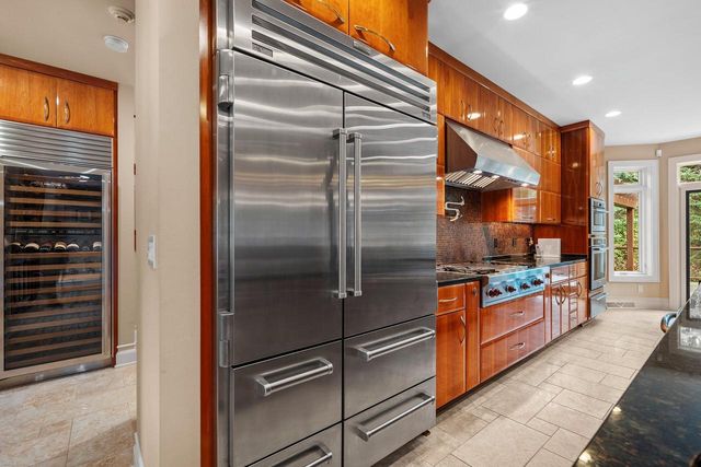 2101 Hunters Ridge COURT, Manitowoc, WI 54220