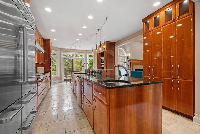 2101 Hunters Ridge COURT, Manitowoc, WI 54220