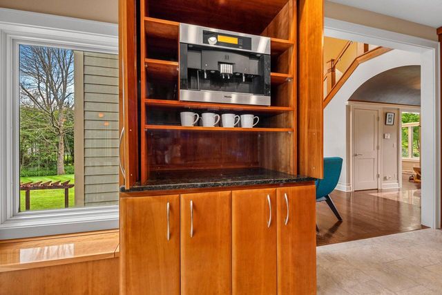 2101 Hunters Ridge COURT, Manitowoc, WI 54220