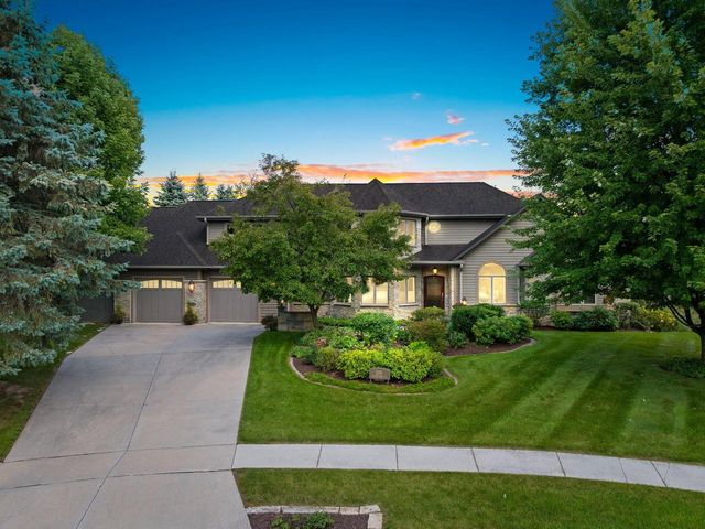 2101 Hunters Ridge COURT, Manitowoc, WI 54220