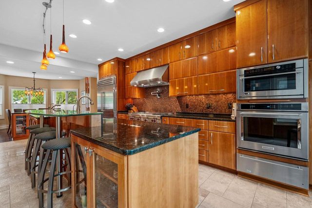 2101 Hunters Ridge COURT, Manitowoc, WI 54220