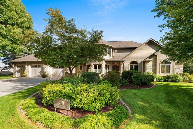 2101 Hunters Ridge COURT, Manitowoc, WI 54220