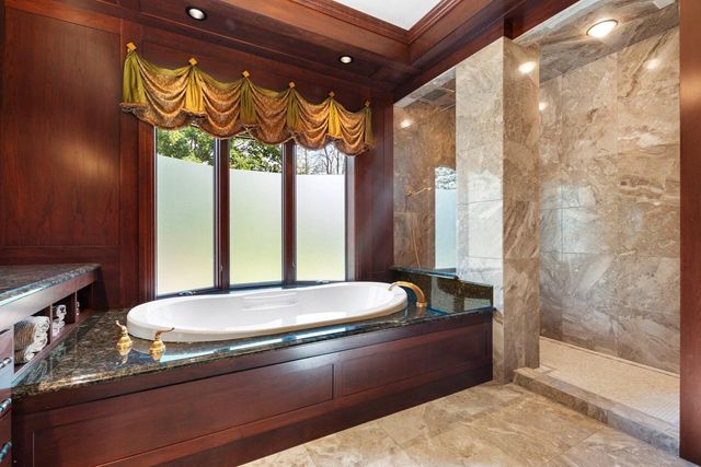 2101 Hunters Ridge COURT, Manitowoc, WI 54220