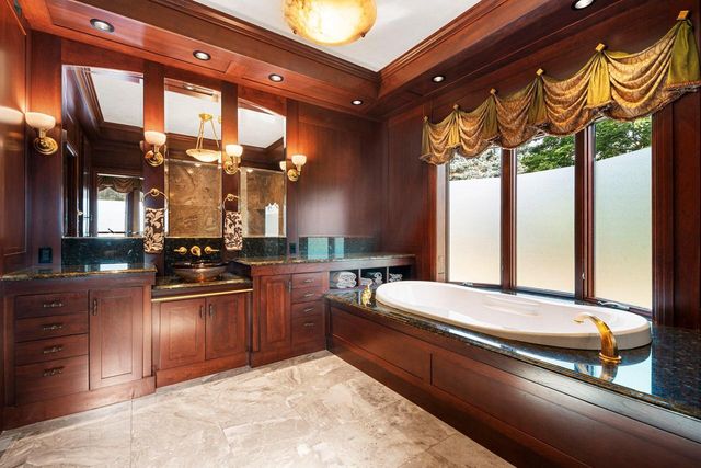 2101 Hunters Ridge COURT, Manitowoc, WI 54220