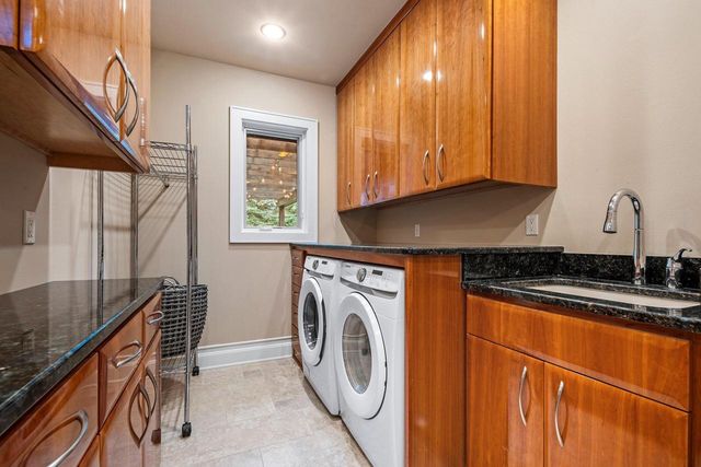 2101 Hunters Ridge COURT, Manitowoc, WI 54220