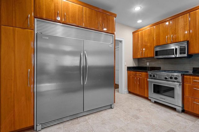 2101 Hunters Ridge COURT, Manitowoc, WI 54220