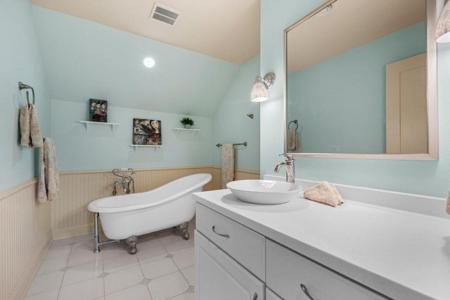 2101 Hunters Ridge COURT, Manitowoc, WI 54220