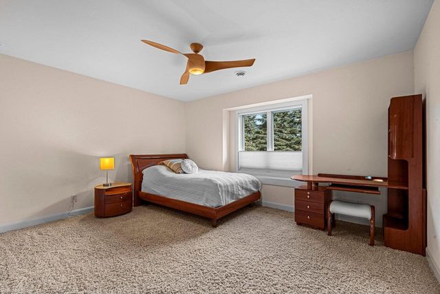 2101 Hunters Ridge COURT, Manitowoc, WI 54220