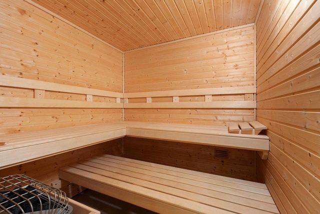 2101 Hunters Ridge COURT, Manitowoc, WI 54220