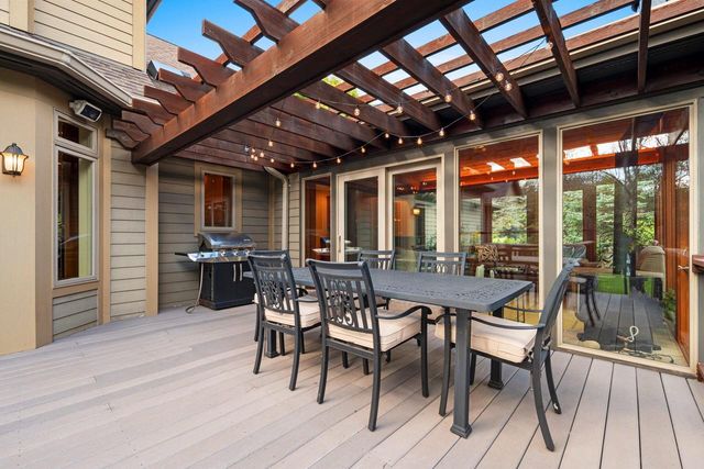 2101 Hunters Ridge COURT, Manitowoc, WI 54220