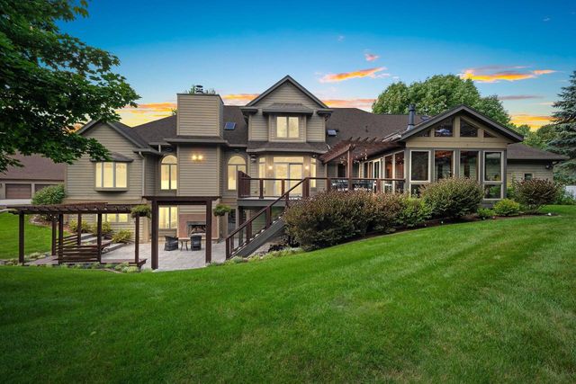 2101 Hunters Ridge COURT, Manitowoc, WI 54220