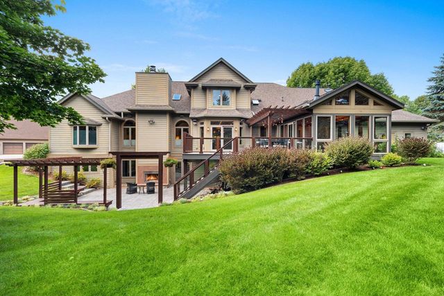 2101 Hunters Ridge COURT, Manitowoc, WI 54220