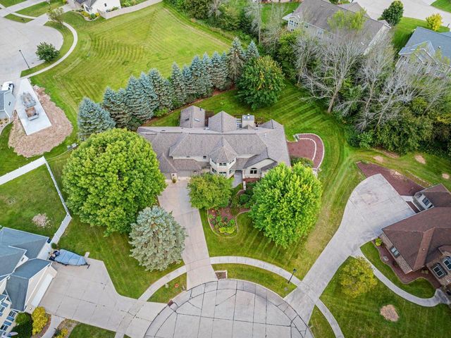2101 Hunters Ridge COURT, Manitowoc, WI 54220