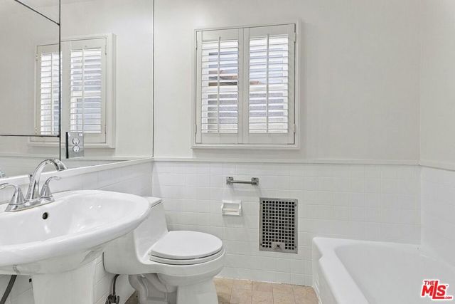 4841 Mammoth Avenue, Sherman Oaks, CA 91423