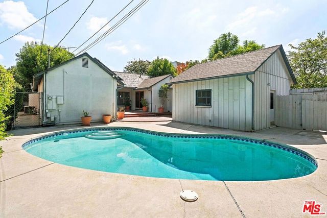4841 Mammoth Avenue, Sherman Oaks, CA 91423
