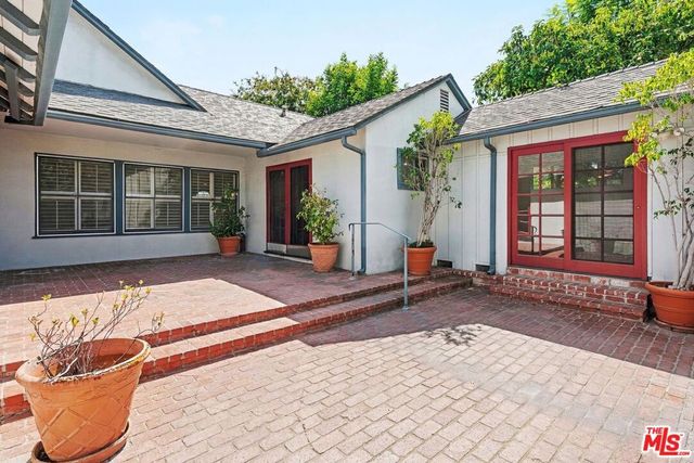 4841 Mammoth Avenue, Sherman Oaks, CA 91423