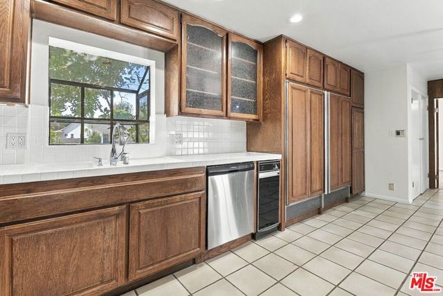 4841 Mammoth Avenue, Sherman Oaks, CA 91423