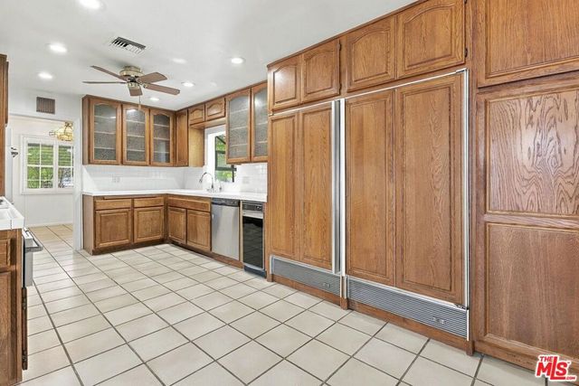4841 Mammoth Avenue, Sherman Oaks, CA 91423
