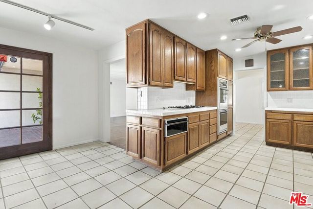 4841 Mammoth Avenue, Sherman Oaks, CA 91423