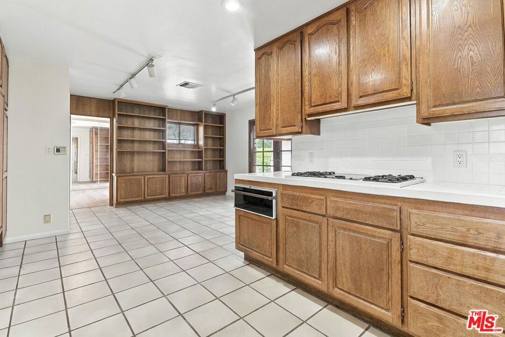 4841 Mammoth Avenue, Sherman Oaks, CA 91423 — photo 4