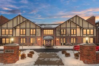 1750 Vernier Road 22, Grosse Pointe Woods, MI 48236