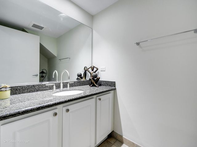 24 N May Street 333, Chicago, IL 60607