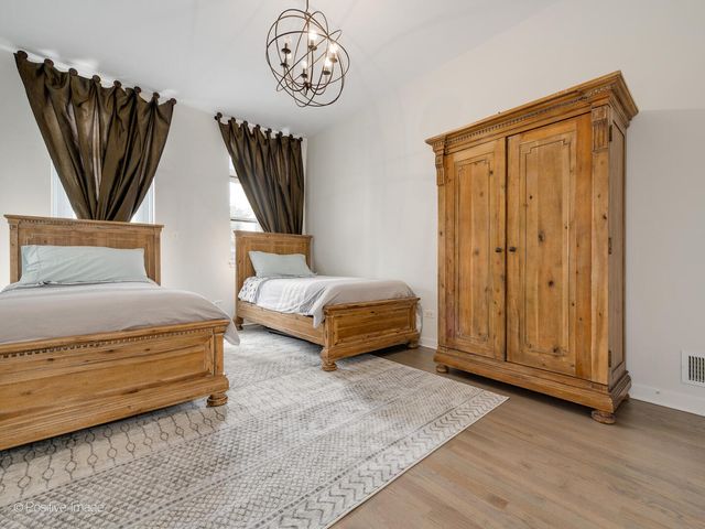 24 N May Street 333, Chicago, IL 60607