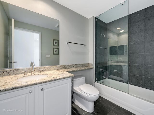 24 N May Street 333, Chicago, IL 60607