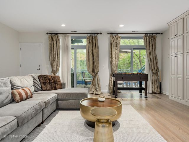 24 N May Street 333, Chicago, IL 60607