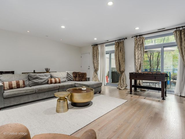 24 N May Street 333, Chicago, IL 60607