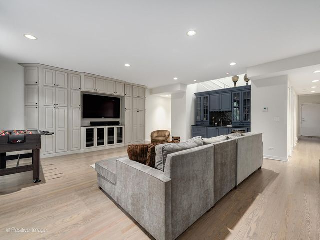 24 N May Street 333, Chicago, IL 60607