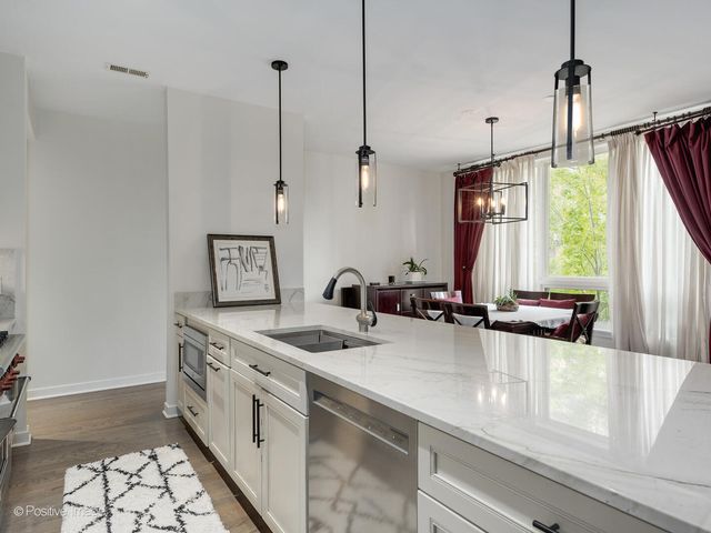 24 N May Street 333, Chicago, IL 60607