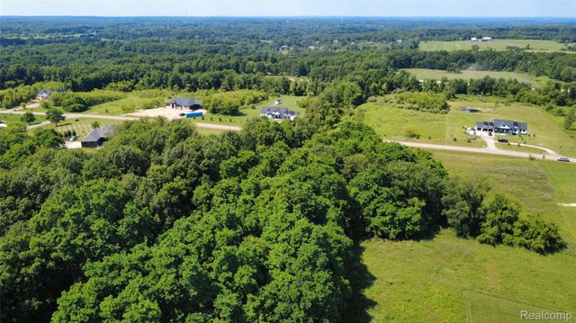 11 Lauren Lane, Dryden Township, MI 48428