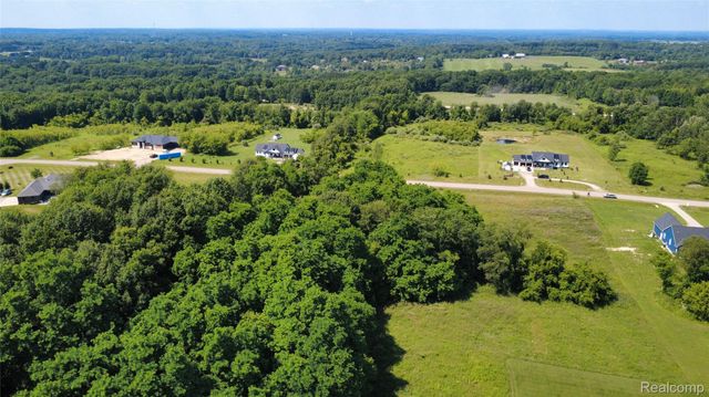 11 Lauren Lane, Dryden Township, MI 48428