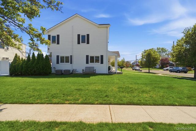 27 Seitz Drive, Bethpage, NY 11714