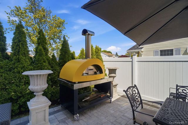 27 Seitz Drive, Bethpage, NY 11714