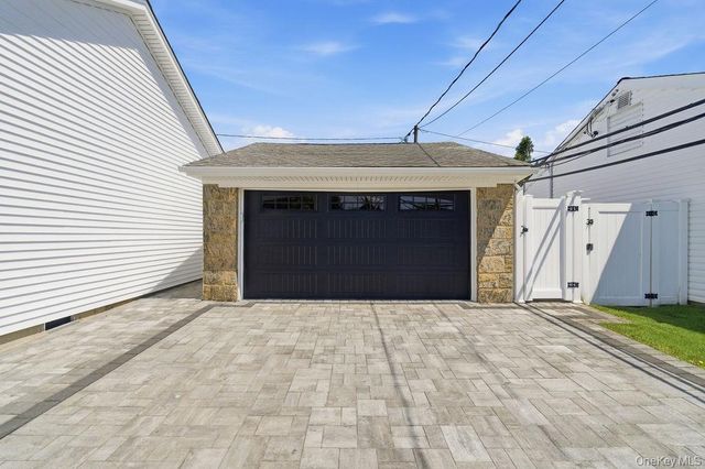 27 Seitz Drive, Bethpage, NY 11714