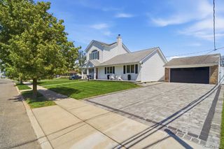 27 Seitz Drive, Bethpage, NY 11714