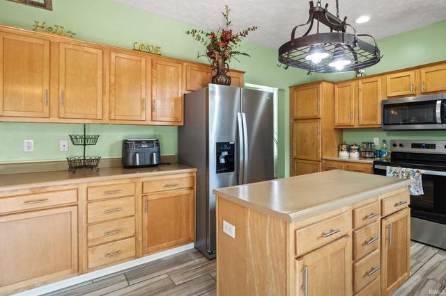 2038 E 850 S, Brookston, IN 47923