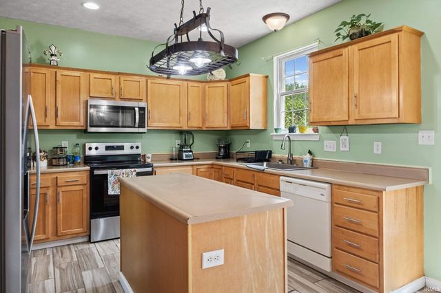 2038 E 850 S, Brookston, IN 47923