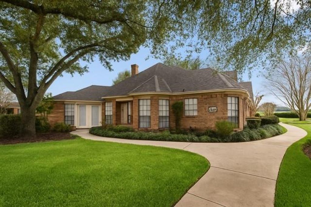 4747 Lake Village Drive, Fulshear, TX 77441