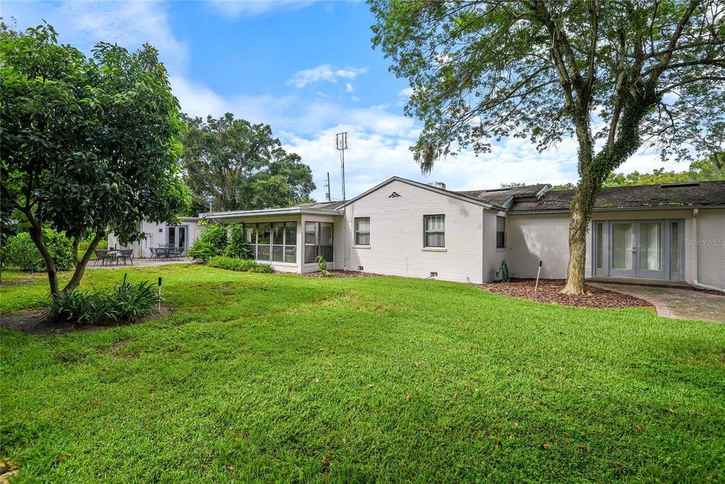 Image 5 of property listing at 2035 LAKE SUE DRIVE, Orlando, FL 32803