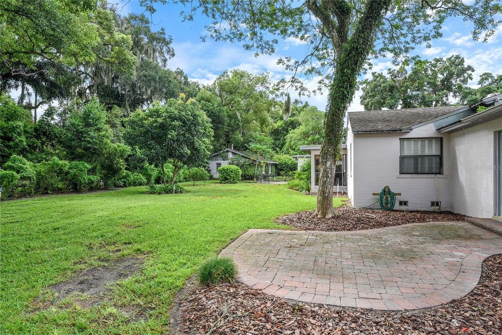 Image 6 of property listing at 2035 LAKE SUE DRIVE, Orlando, FL 32803