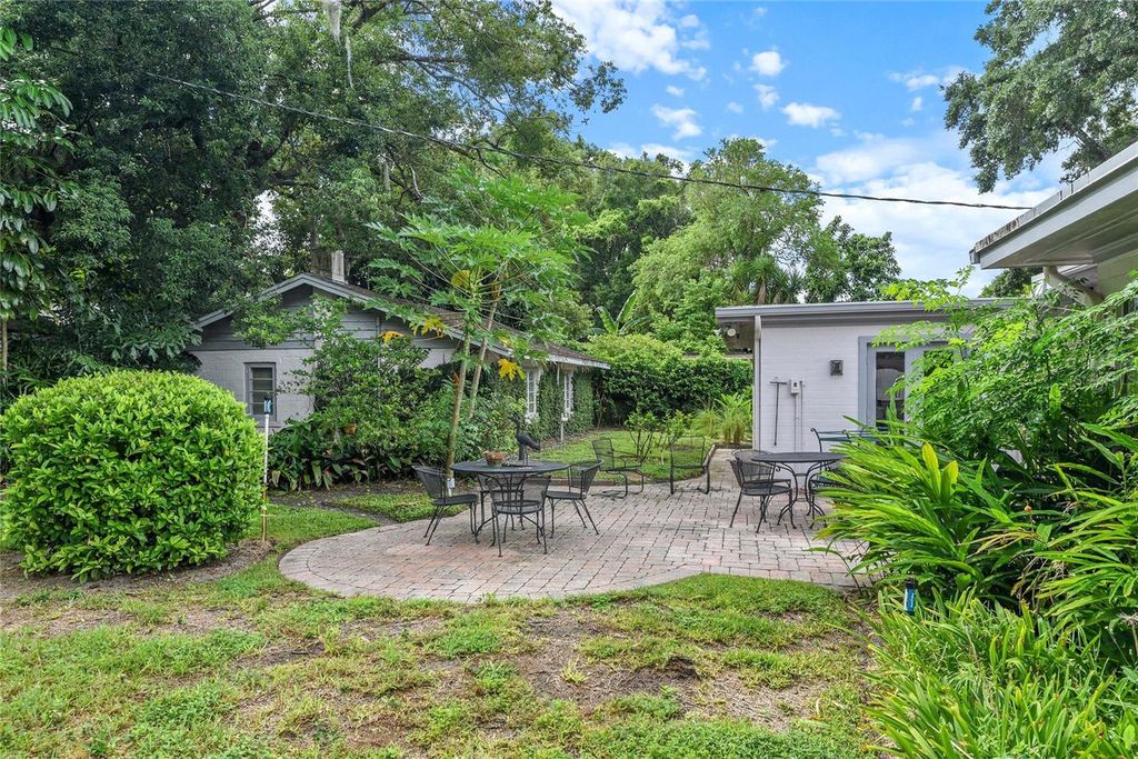 Image 7 of property listing at 2035 LAKE SUE DRIVE, Orlando, FL 32803