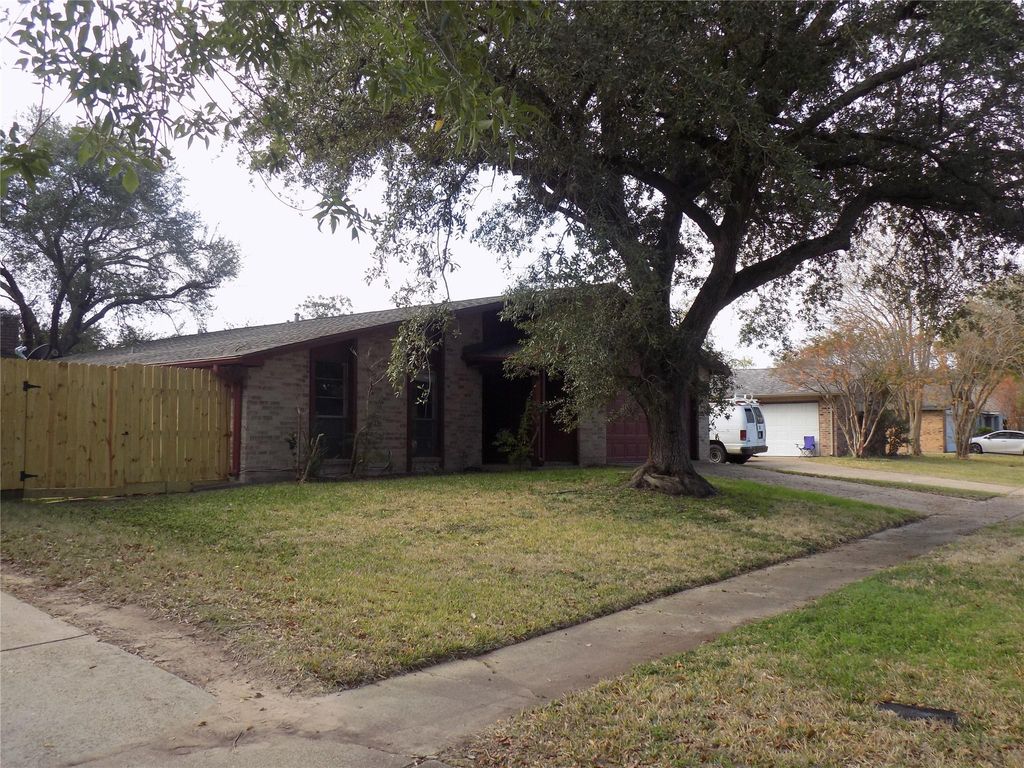 16807 Clan Macintosh Drive, Houston, TX 77084
